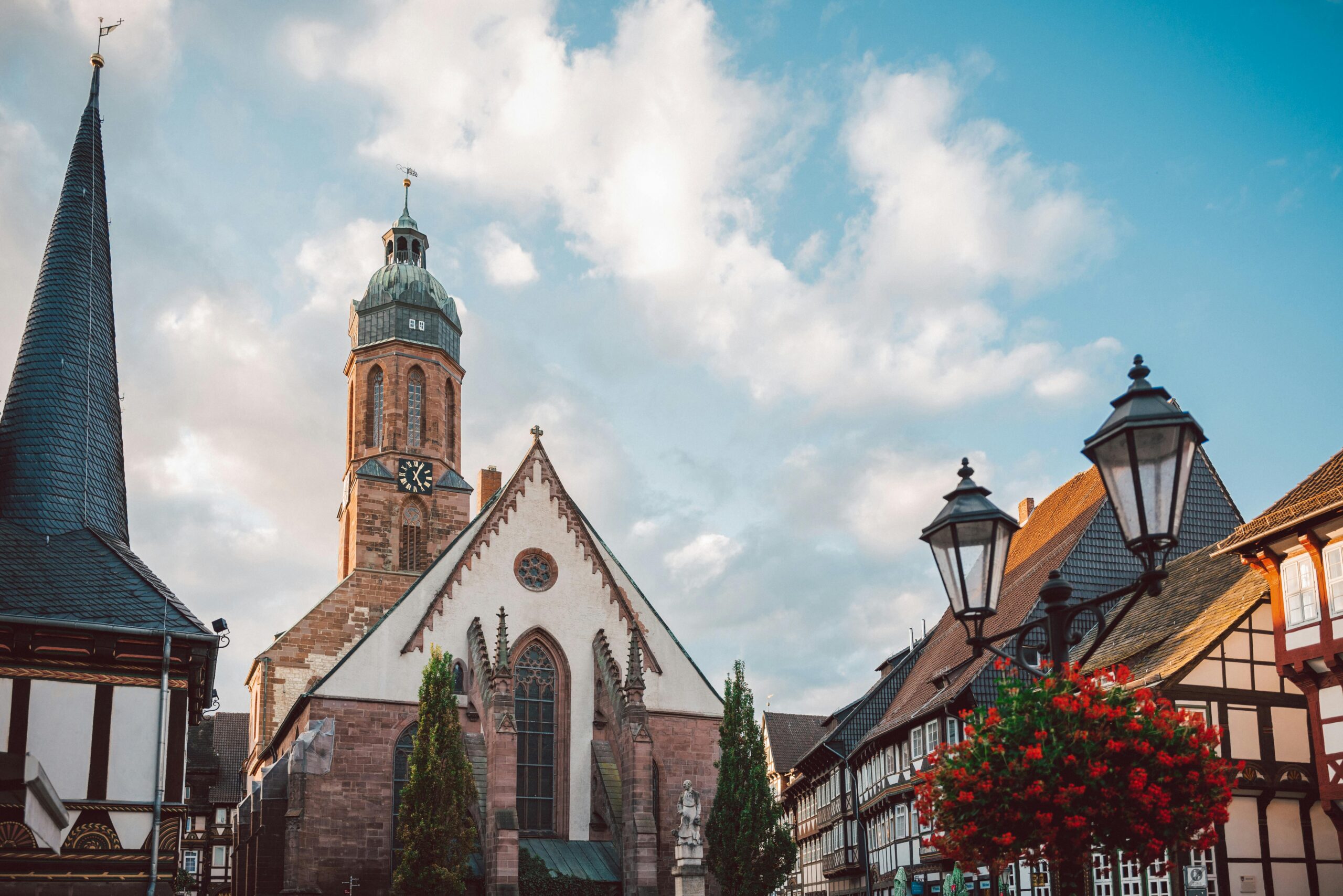 Kostenloses Stock Foto zu altes rathaus einbeck, architektur, blumenkorb